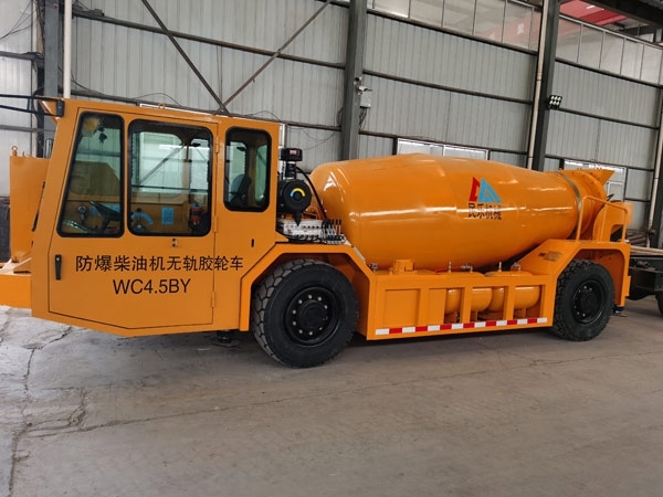 礦用濕噴臺車，礦用混凝土泵，礦用攪拌機發貨