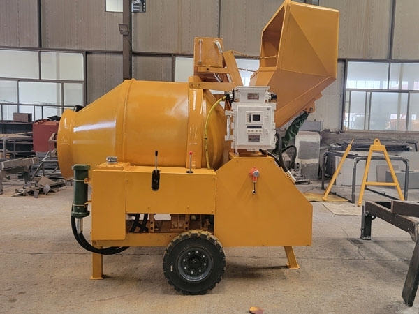 礦用濕噴臺車，礦用混凝土泵，礦用攪拌機發貨